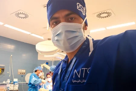 حضور تیم علمی در اتاق عمل جراحی ارتوپدی بیمارستان محب کوثر